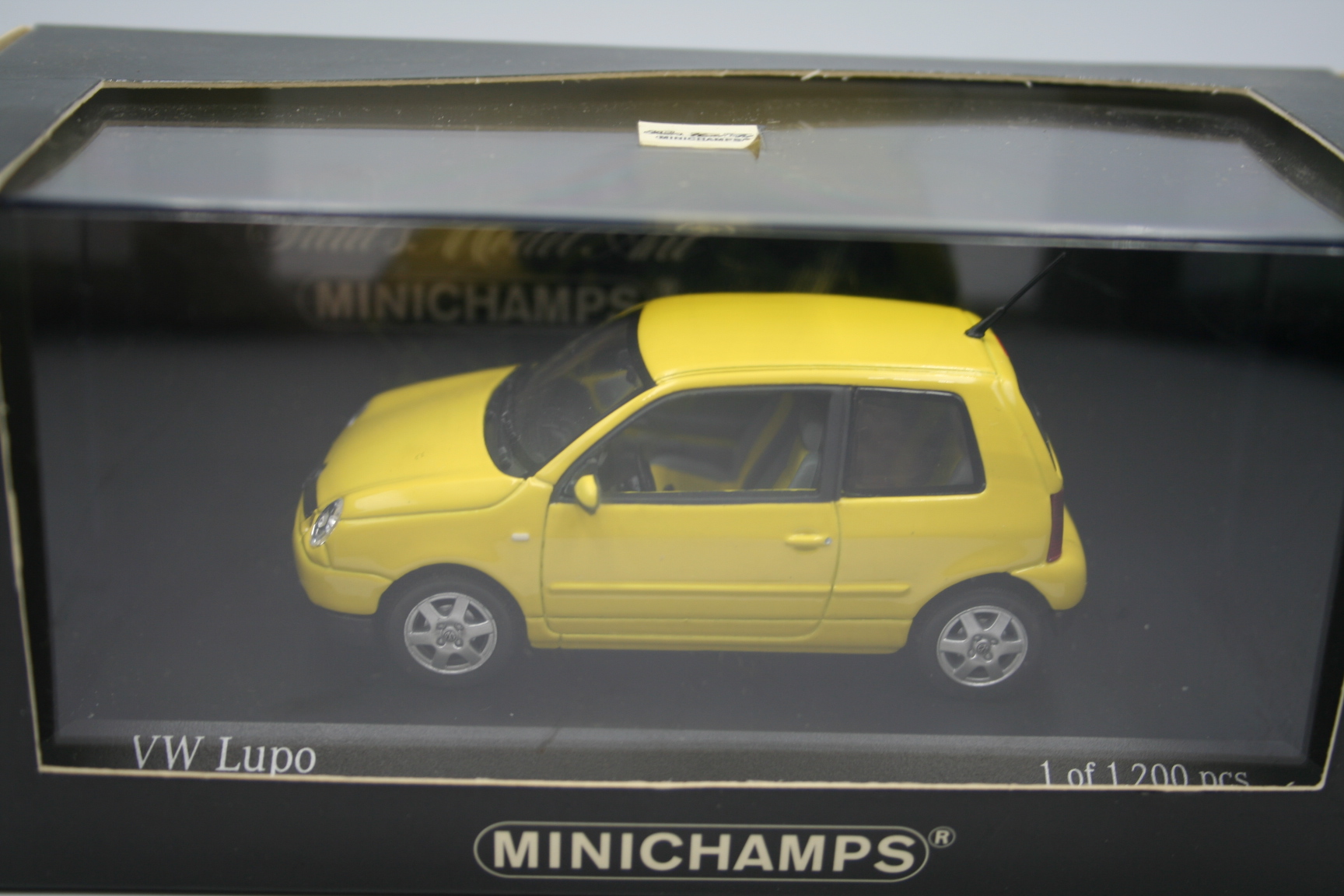 VW Volkswagen Lupo 1998 Yellow 1:43 Minichamps 430 058104